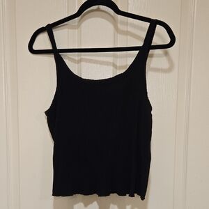 Lettuce Leaf Hem Black Crop Tank Top